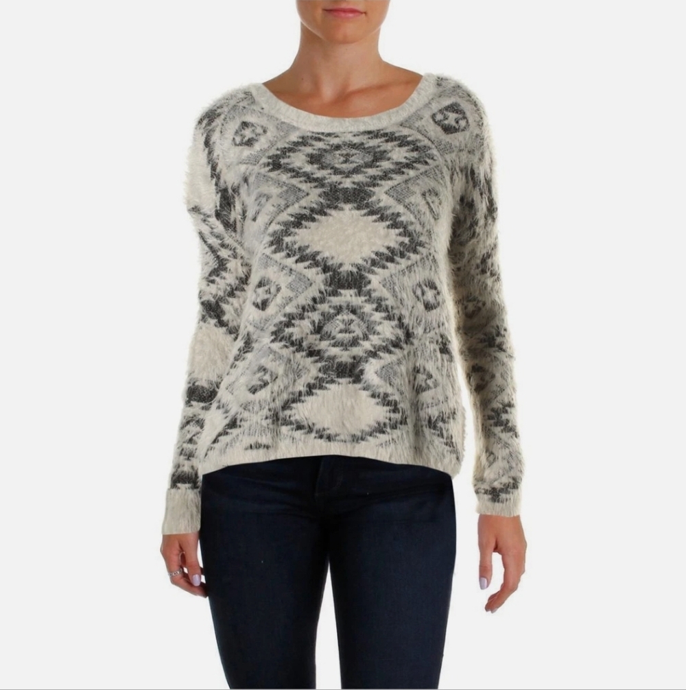 🌟CUPIO Cream & Black Tribal Print Eyelash Knit Fuzzy Soft Sweater Size Medium